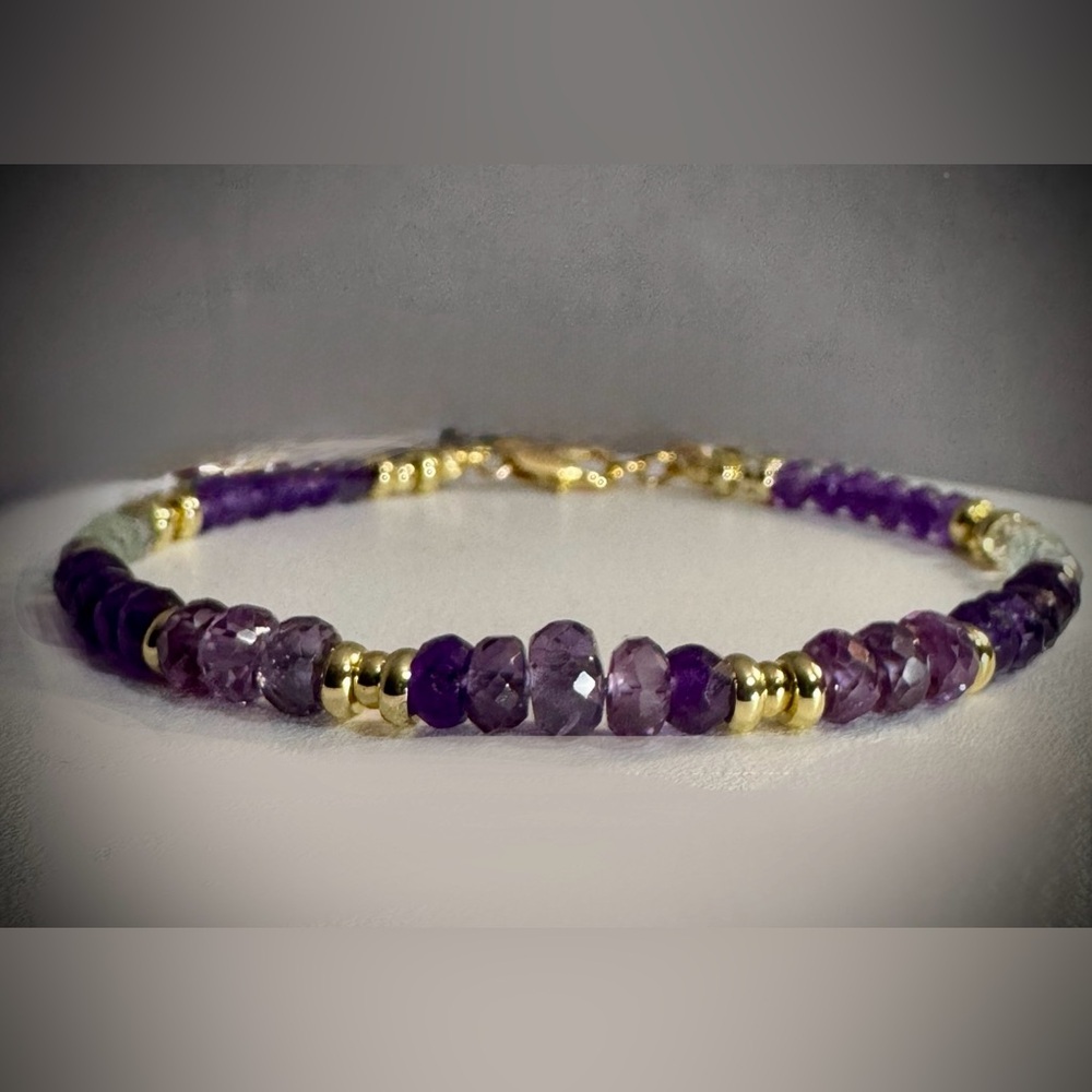 💎SALE💎✨COLOR CHANGING✨ONE OF A KIND✨
Alexandrite, Amethyst Gemstone Bracelet